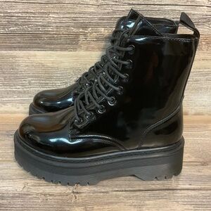 Cushionaire Shiny Black Patent Lace-Up Platform Boots 8.5